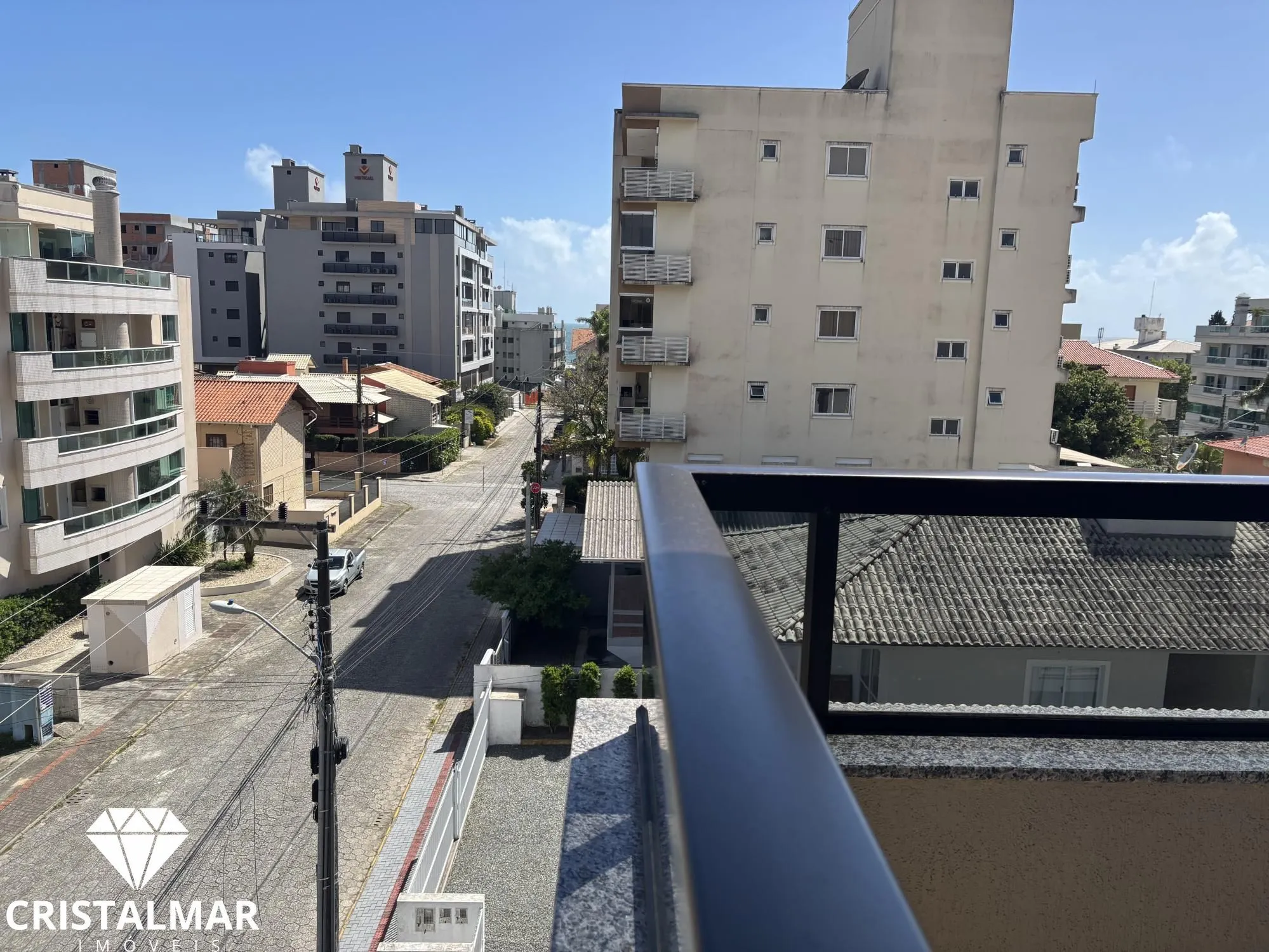 Lindo Residencial, 7 Apartamentos a 250 metros da Praia de Bombas SC — foto 2