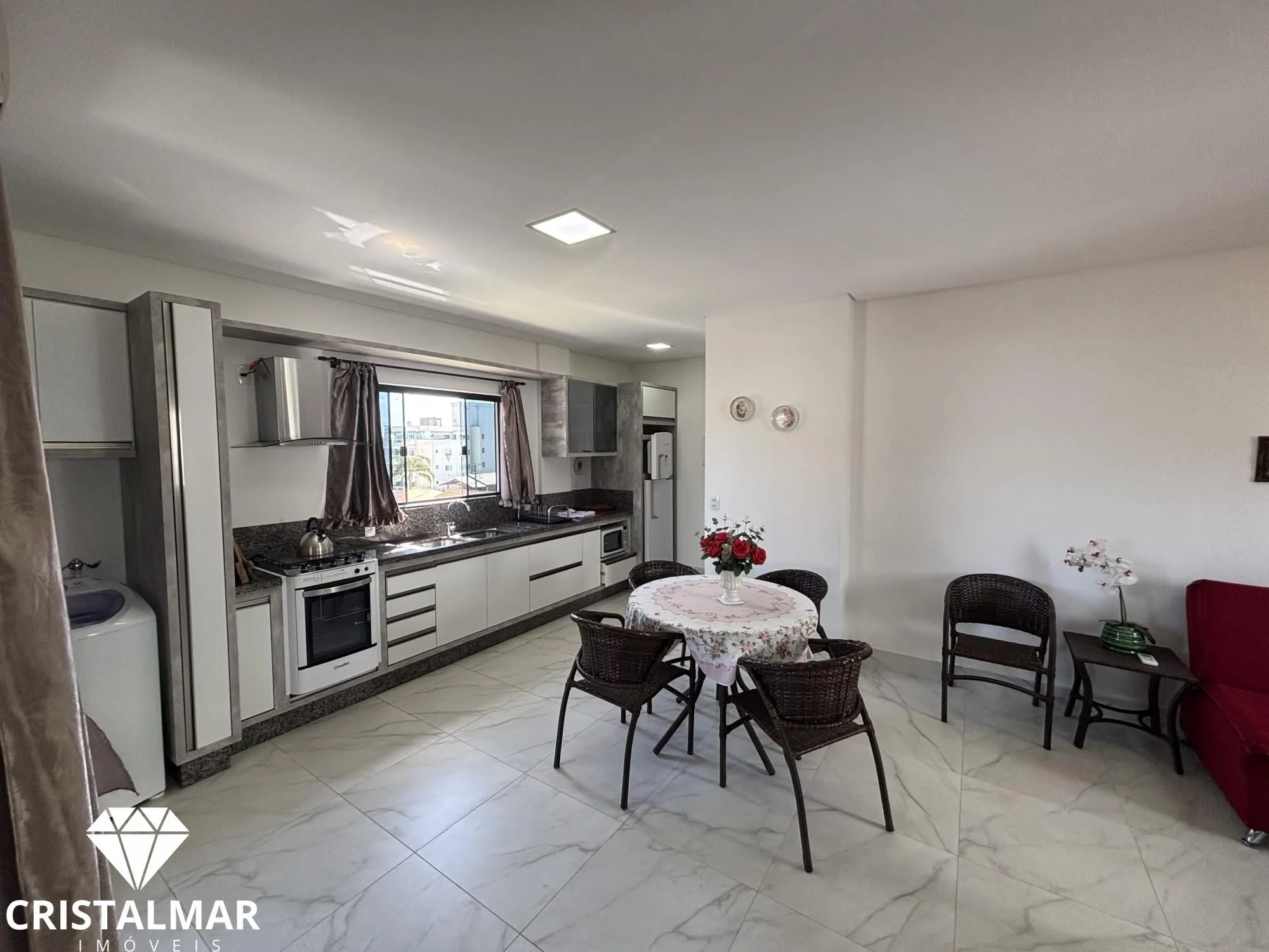 Lindo Residencial, 7 Apartamentos a 250 metros da Praia de Bombas SC — foto 5