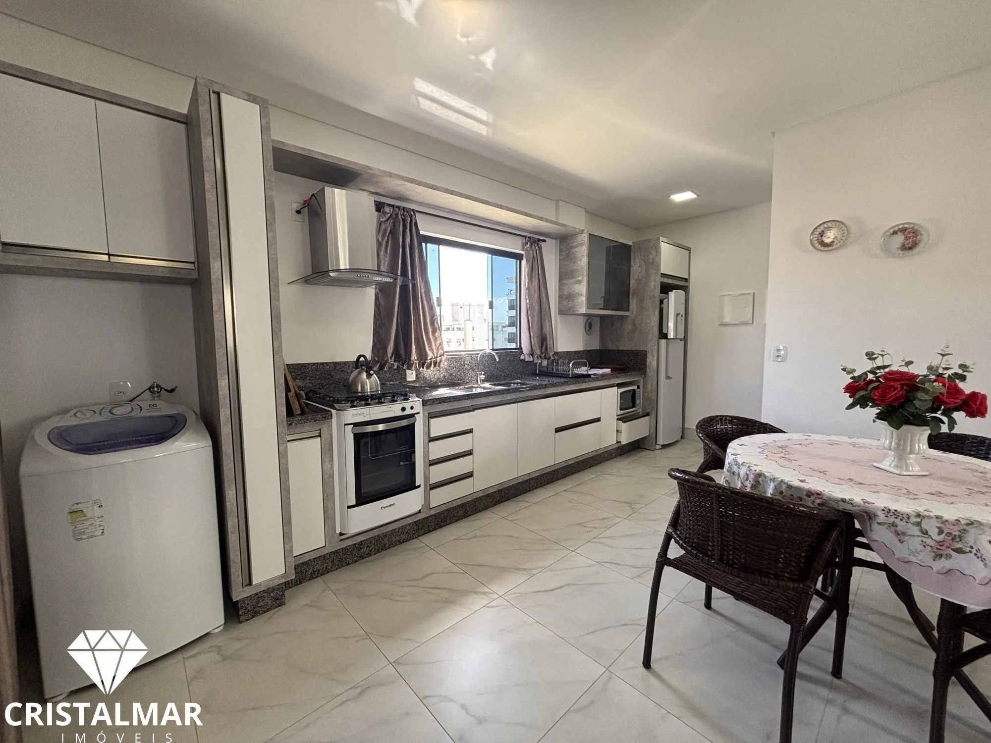 Lindo Residencial, 7 Apartamentos a 250 metros da Praia de Bombas SC — foto 6