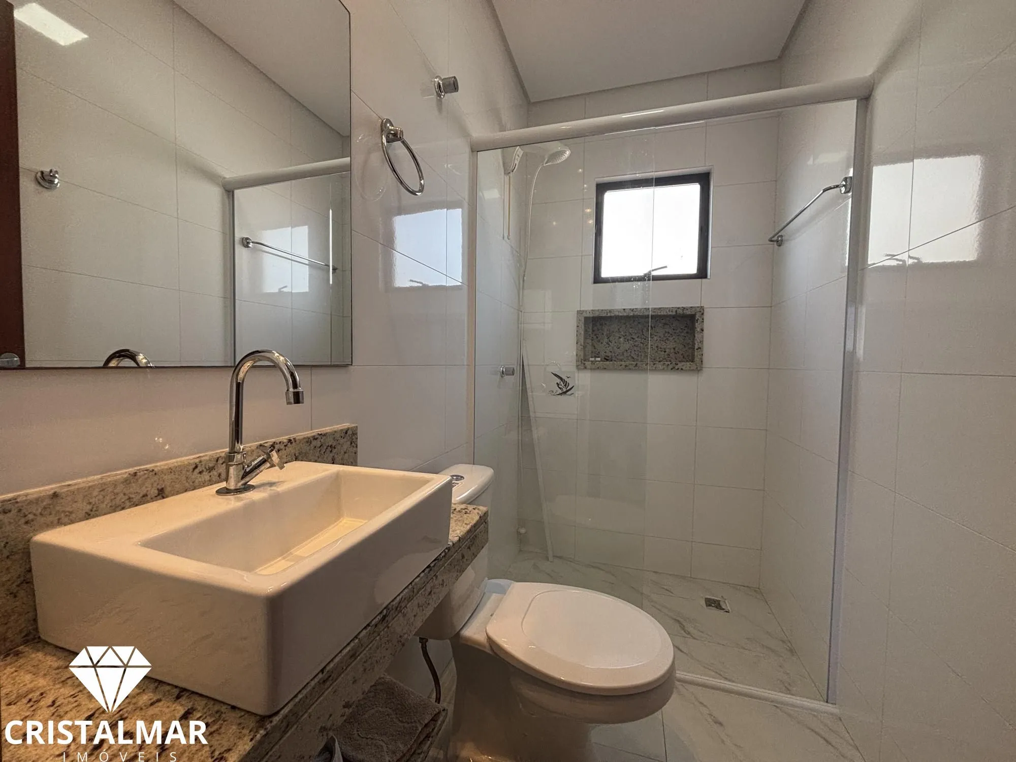 Lindo Residencial, 7 Apartamentos a 250 metros da Praia de Bombas SC — foto 7