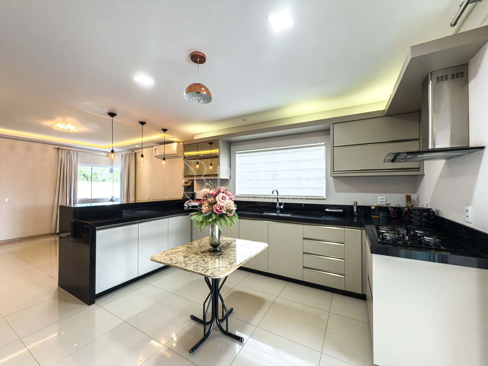 Casa com suíte no centro de Rodeio — foto 5