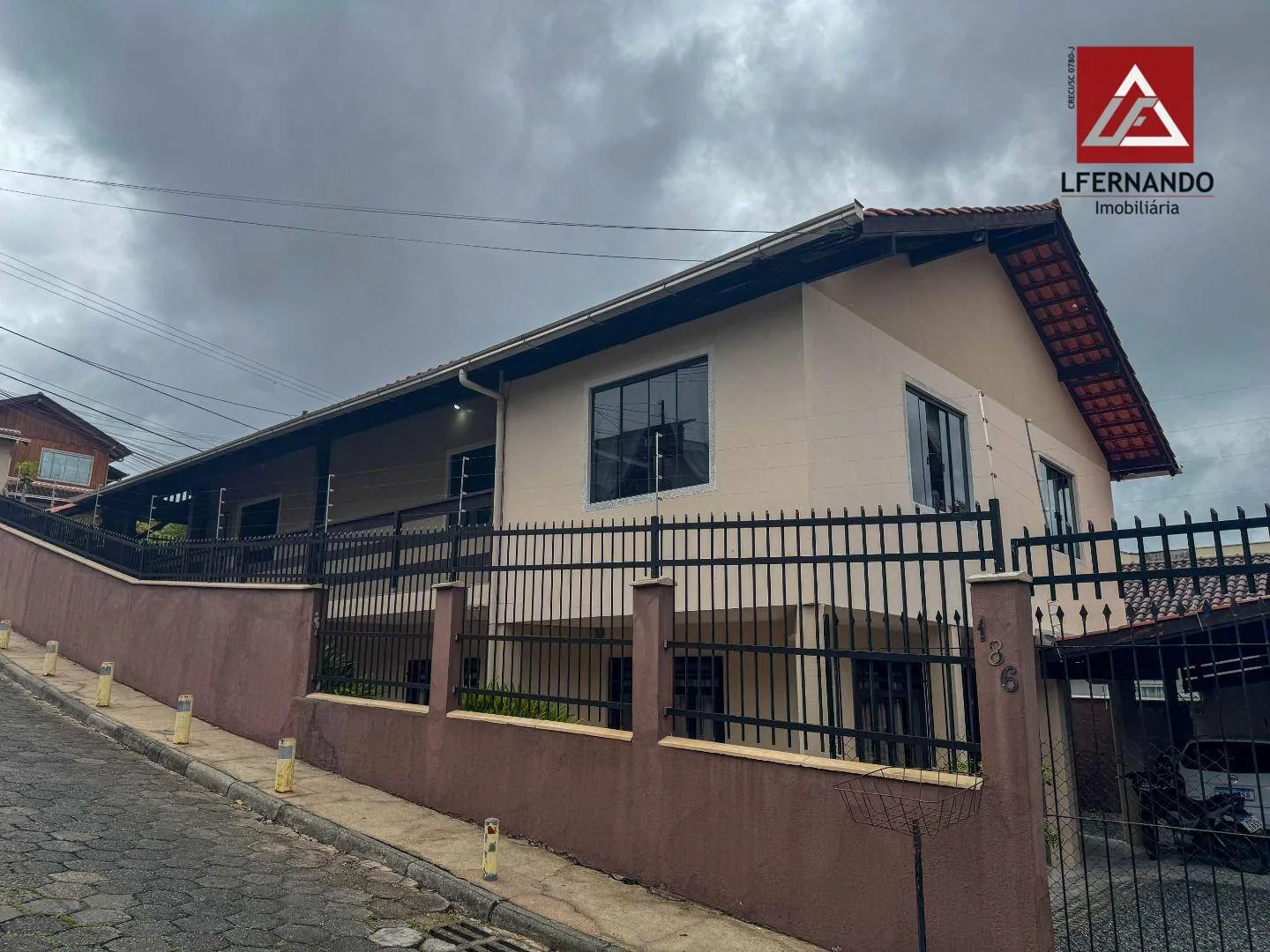 Casa com 5 dormitórios, sendo 1 suíte à venda, 298 m por R$ 1.150.000 - Água Verde - Blumenau/SC - foto 1