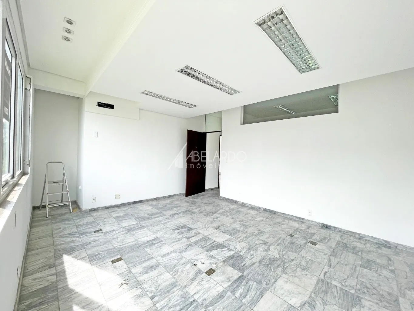 SALA COMERCIAL COM 126,74M DE ÁREA PRIVATIVA, NO CENTRO DE BLUMENAU. — foto 2