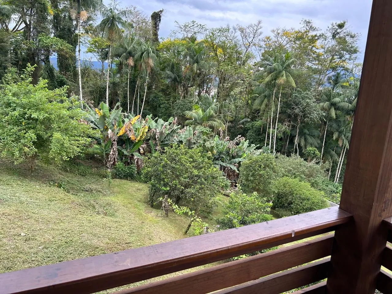 CASA DE MADEIRA ESTILO CASA DE CAMPO - BAIRRO ESCOLA AGRICOLA — foto 3
