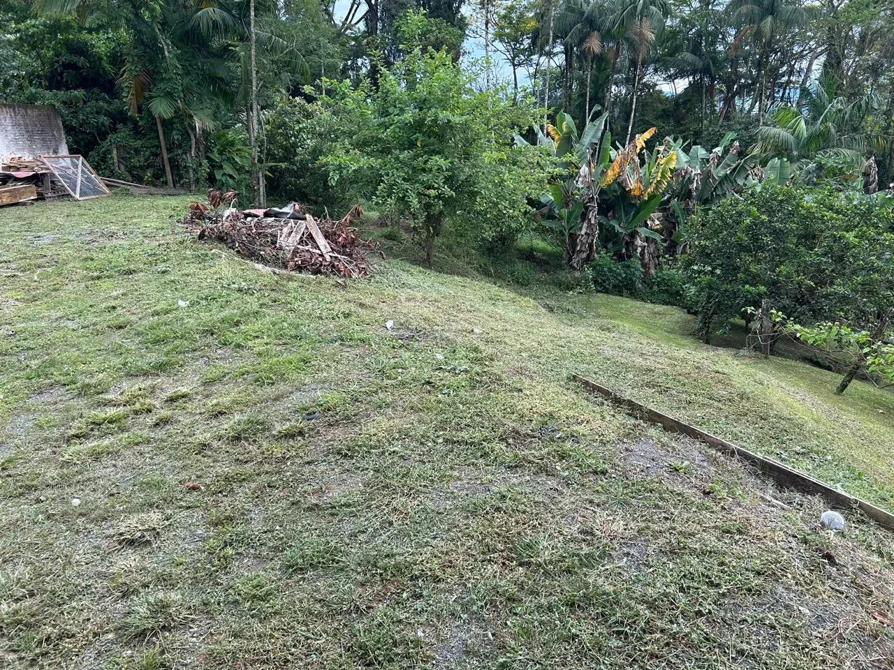 CASA DE MADEIRA ESTILO CASA DE CAMPO - BAIRRO ESCOLA AGRICOLA — foto 5