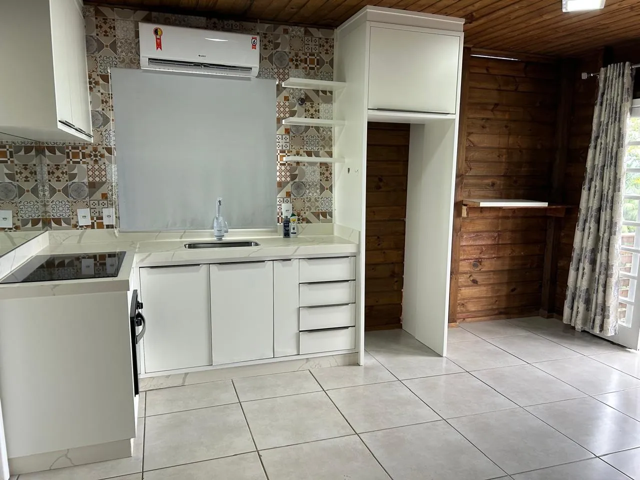 CASA DE MADEIRA ESTILO CASA DE CAMPO - BAIRRO ESCOLA AGRICOLA — foto 6