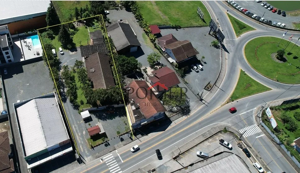 Excelente Terreno Comercial ou Residencial, com 2.609,70m, em área Super Valorizada, do Centro de Pomerode, contendo 2 moradias com área total de 212m, ideal para empreendimentos turísticos - foto 1