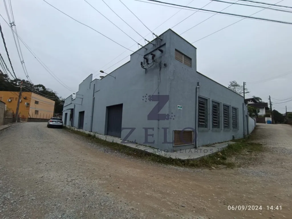 Excelente Galpão Comercial e/ou Industrial à 20m da Rua Bahia - Próximo a ABECelesc - foto 1