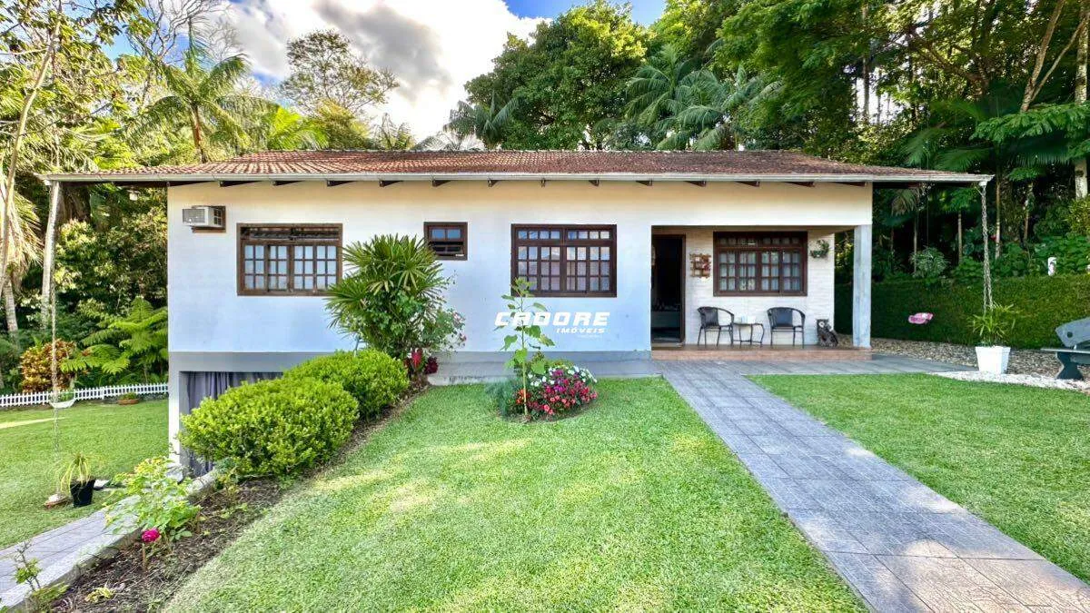 Linda casa com amplo pátio, lagoa e área de festas !! — foto 2