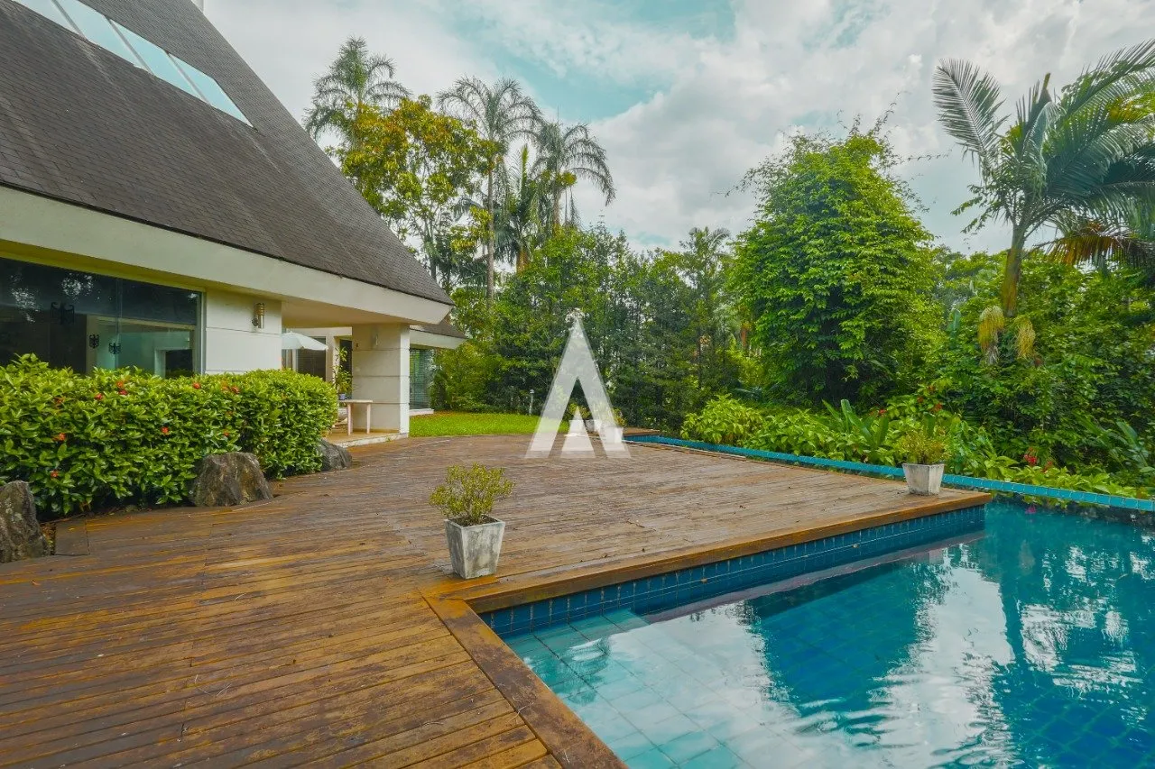 Casa com 3 suítes à venda no bairro América em Joinville-SC por R$3.800.000,00. - foto 1