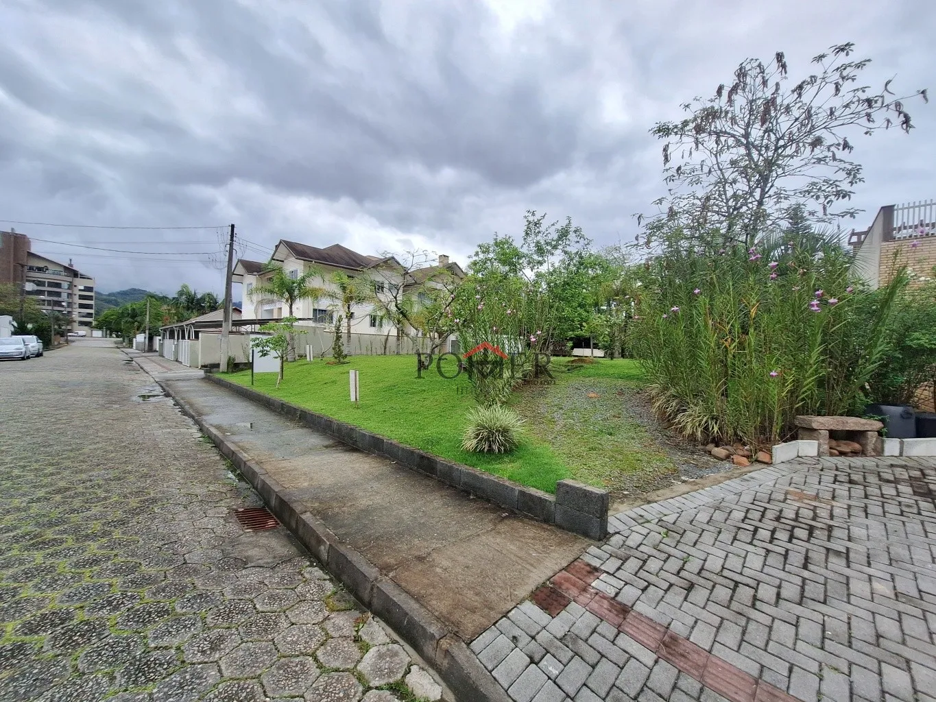 Excelente terreno no Centro de Pomerode com 610,00m em via pavimentada, sem saída, super tranquila, e perto de tudo - foto 1