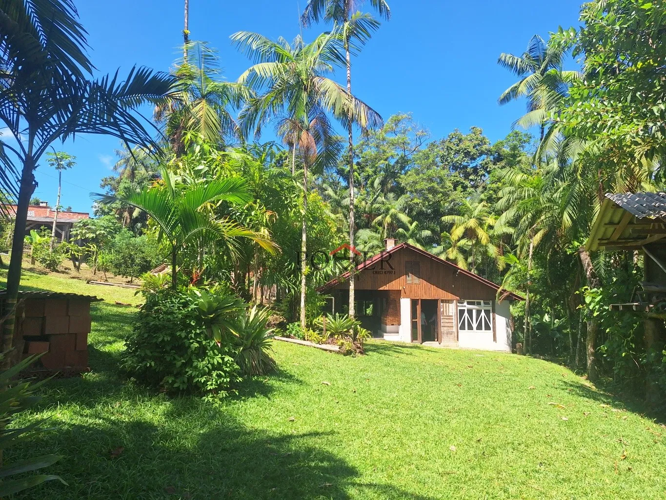 Terreno para chácara em rua alta e tranquila, sem saída, no Bairro de Testo Rega em Pomerode com 2.442,49m, sendo 1.022,11m de área útil, com casa rústica, cercado pela natureza - foto 1
