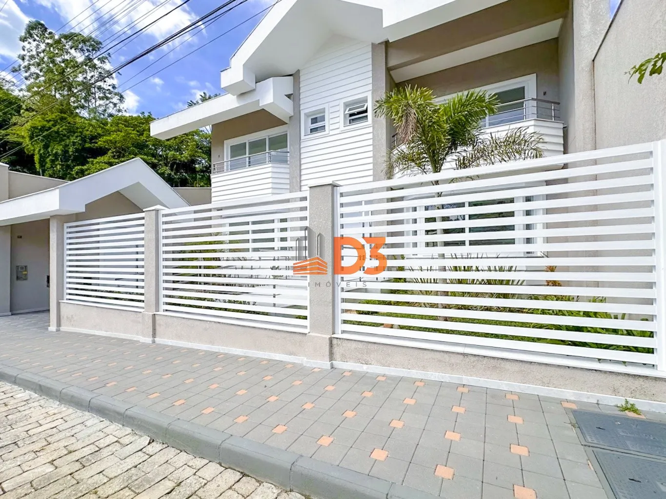 Casa De Alto Padrão com 3 Dormitórios Sendo 3 Suítes e Um Amplo Espaço Externo — foto 2