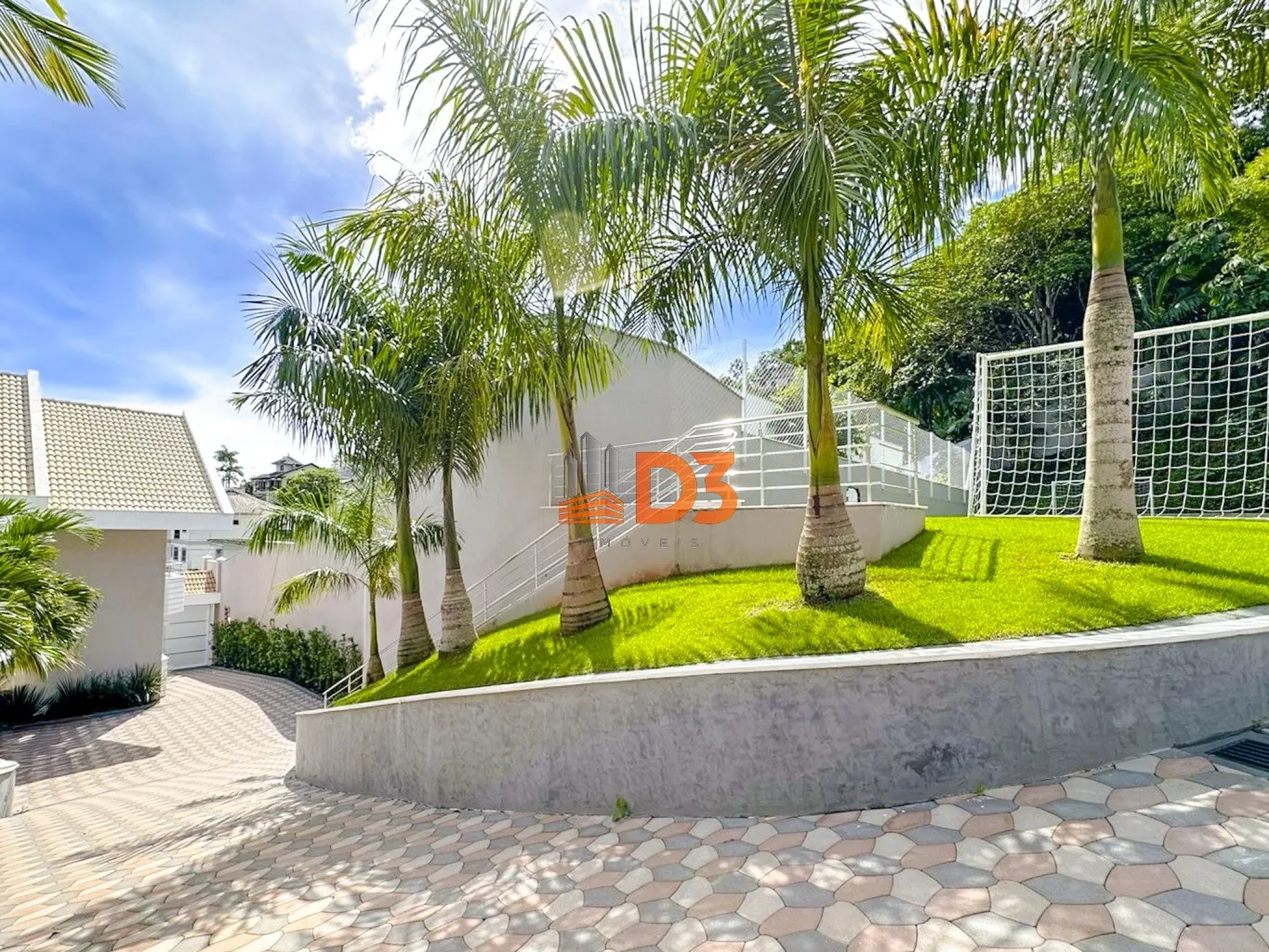 Casa De Alto Padrão com 3 Dormitórios Sendo 3 Suítes e Um Amplo Espaço Externo — foto 3