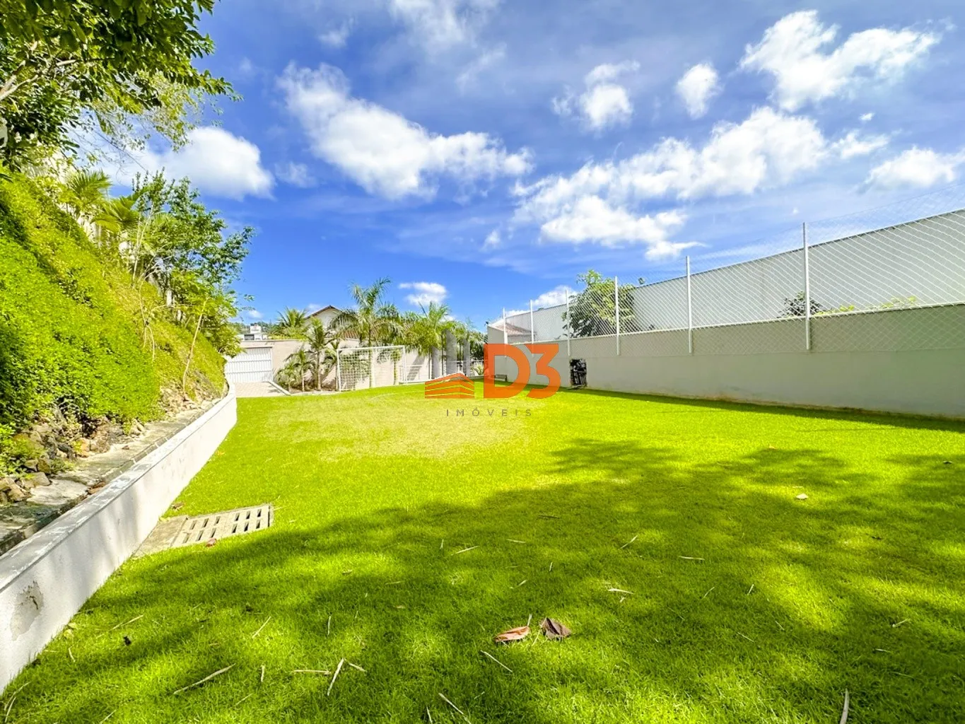 Casa De Alto Padrão com 3 Dormitórios Sendo 3 Suítes e Um Amplo Espaço Externo — foto 5