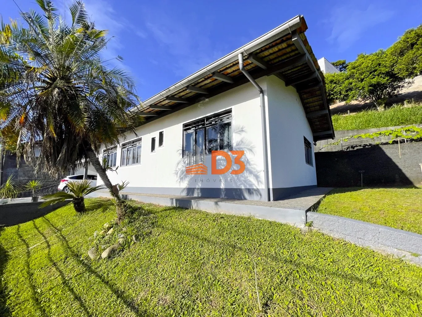 Casa térrea de 3 quartos e com área externa em excelente localização - foto 1