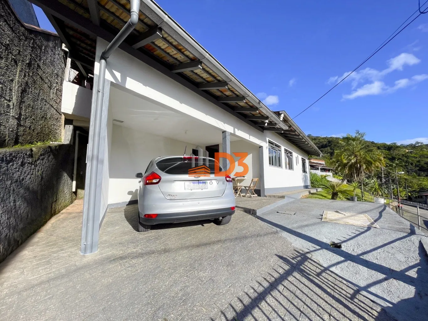 Casa térrea de 3 quartos e com área externa em excelente localização — foto 2