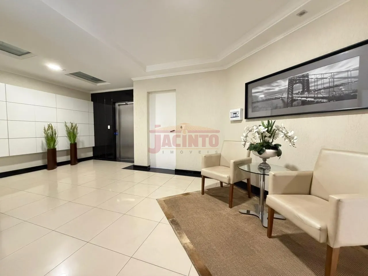 Amplo apartamento de quartos (1 suíte), sacada com churrasqueira, localizado no bairro Vila Nova, Blumenau/SC. — foto 3
