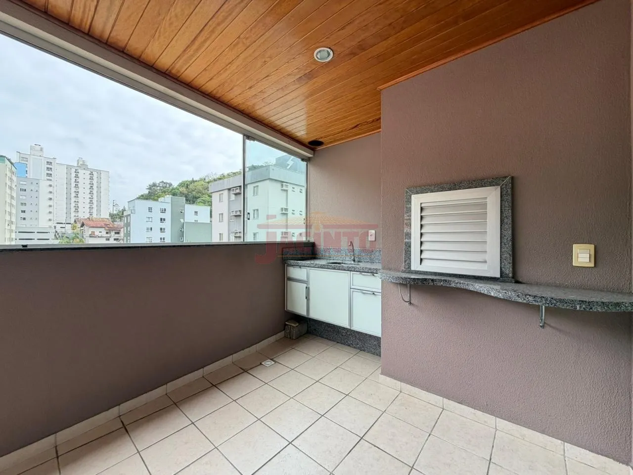 Amplo apartamento de quartos (1 suíte), sacada com churrasqueira, localizado no bairro Vila Nova, Blumenau/SC. — foto 6