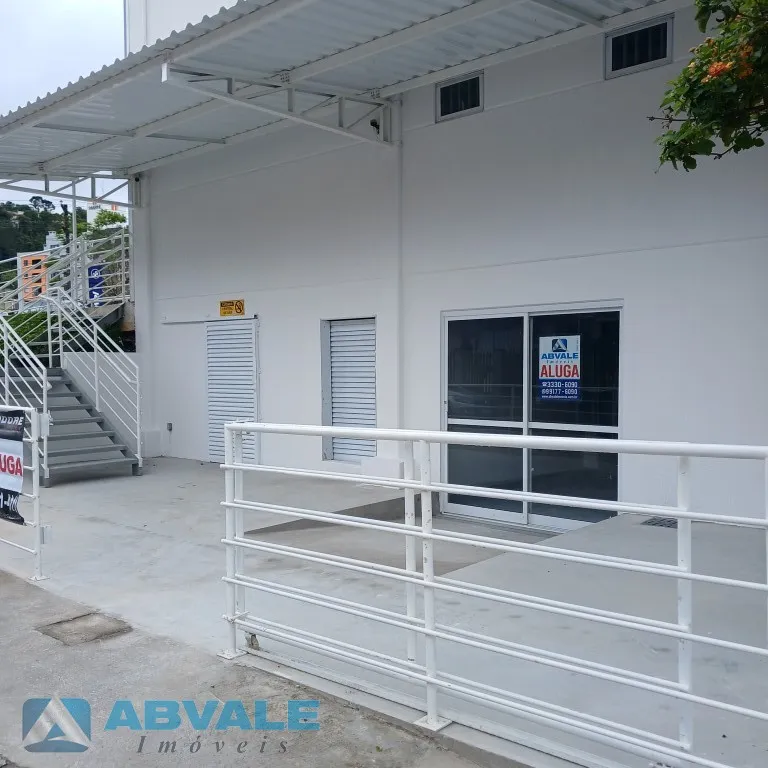 SALA TERRÉA - PAVIMENTO SUB SOLO no BAIRRO GARCIA, com 2 Banheiros. Localização estratégica próximo à Cooper, Farmácia Panvel e Colégio Santos Dumont. Agende sua visita — foto 3