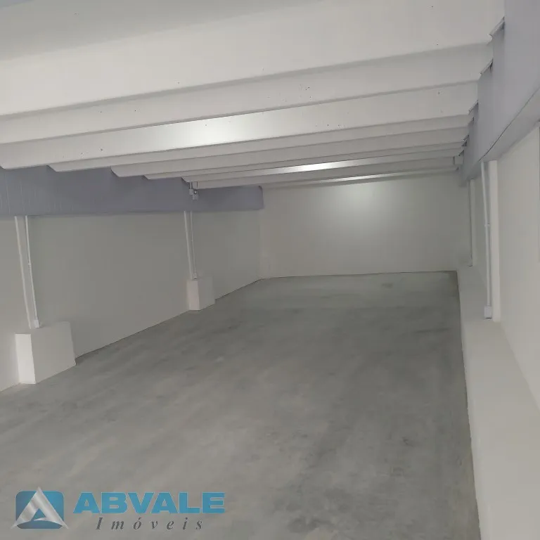 SALA TERRÉA - PAVIMENTO SUB SOLO no BAIRRO GARCIA, com 2 Banheiros. Localização estratégica próximo à Cooper, Farmácia Panvel e Colégio Santos Dumont. Agende sua visita — foto 4