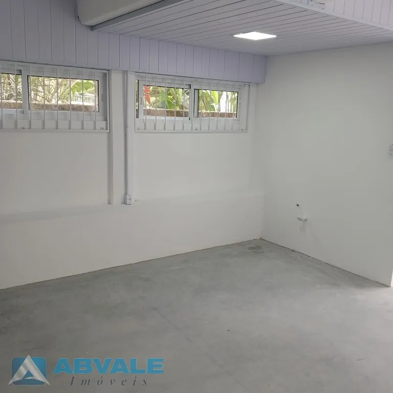 SALA TERRÉA - PAVIMENTO SUB SOLO no BAIRRO GARCIA, com 2 Banheiros. Localização estratégica próximo à Cooper, Farmácia Panvel e Colégio Santos Dumont. Agende sua visita — foto 6