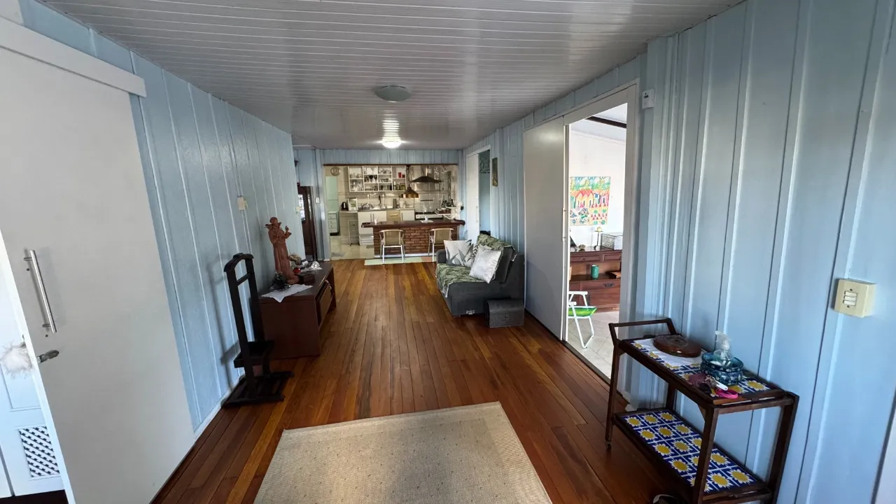 Casa com 1 suíte e 3 quartos à venda no bairro Santo Antônio em Joinville-SC por R$750.000,00. — foto 2