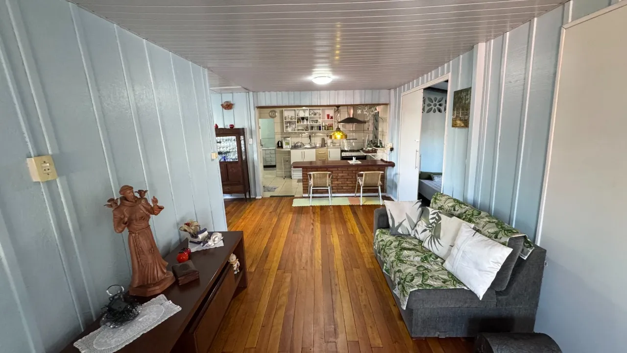 Casa com 1 suíte e 3 quartos à venda no bairro Santo Antônio em Joinville-SC por R$750.000,00. — foto 3