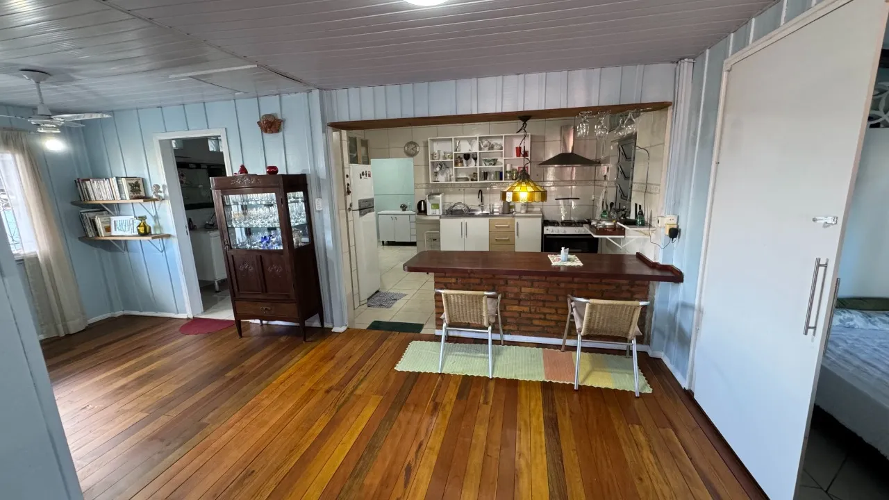 Casa com 1 suíte e 3 quartos à venda no bairro Santo Antônio em Joinville-SC por R$750.000,00. — foto 5