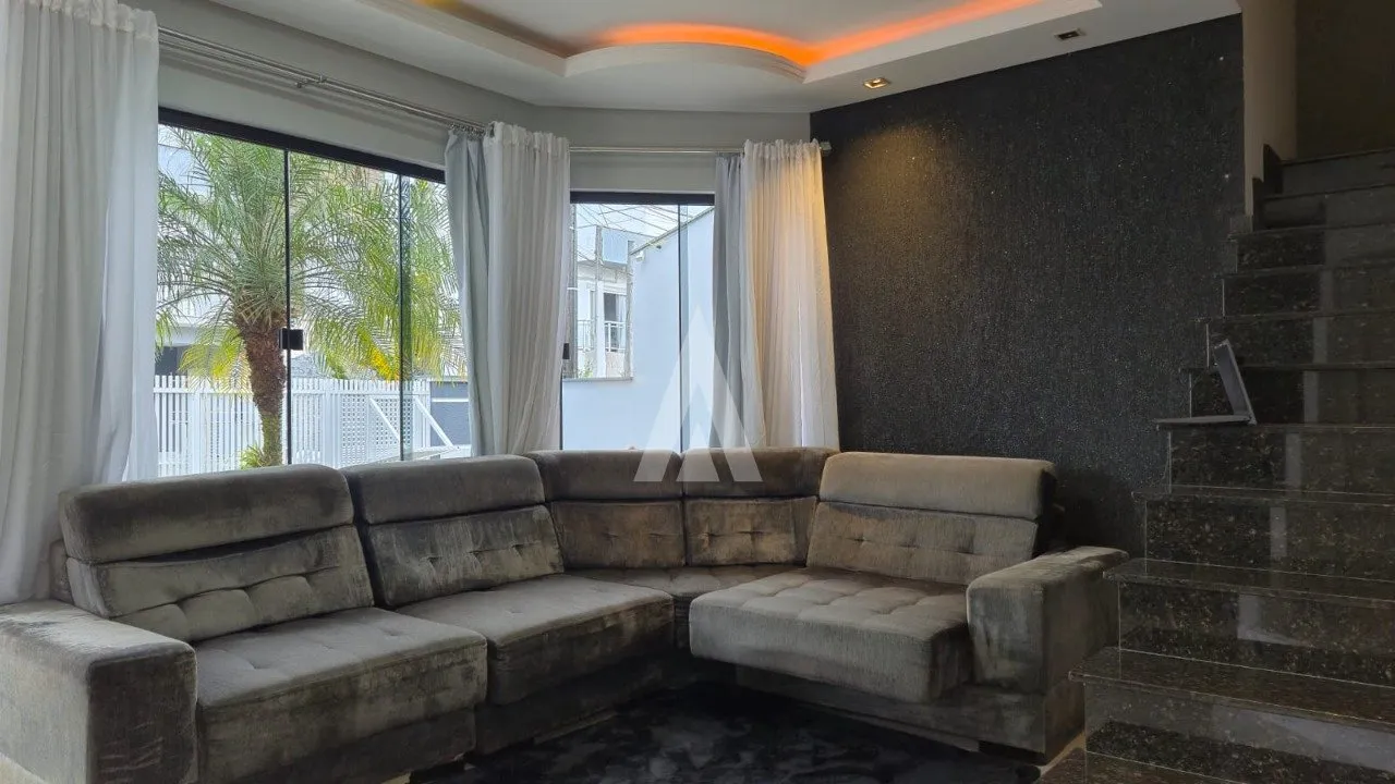 Casa em condomínio com 3 suítes e 1 quarto à venda no bairro Vila Nova em Joinville-SC por R$1.430.000,00. — foto 2