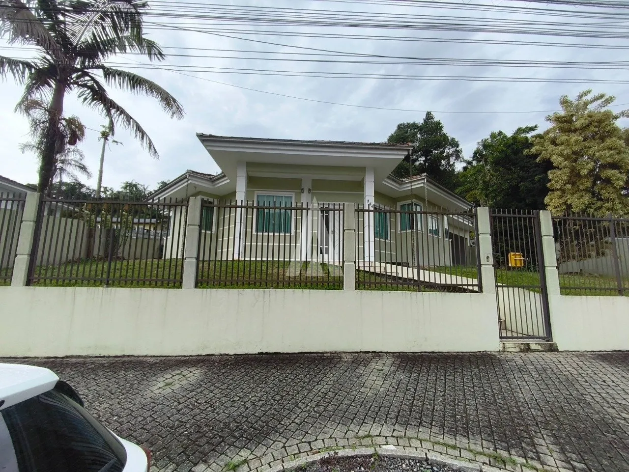 Casa com 1 suíte e 2 quartos à venda no bairro Saguaçu em Joinville-SC por R$1.350.000,00. - foto 1