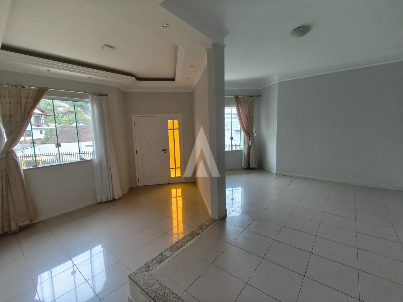 Casa com 1 suíte e 2 quartos à venda no bairro Saguaçu em Joinville-SC por R$1.350.000,00. — foto 2