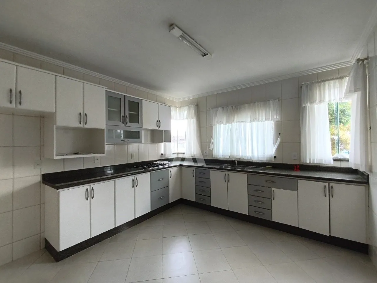 Casa com 1 suíte e 2 quartos à venda no bairro Saguaçu em Joinville-SC por R$1.350.000,00. — foto 4