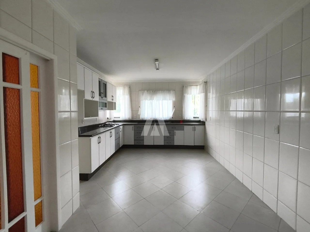 Casa com 1 suíte e 2 quartos à venda no bairro Saguaçu em Joinville-SC por R$1.350.000,00. — foto 5