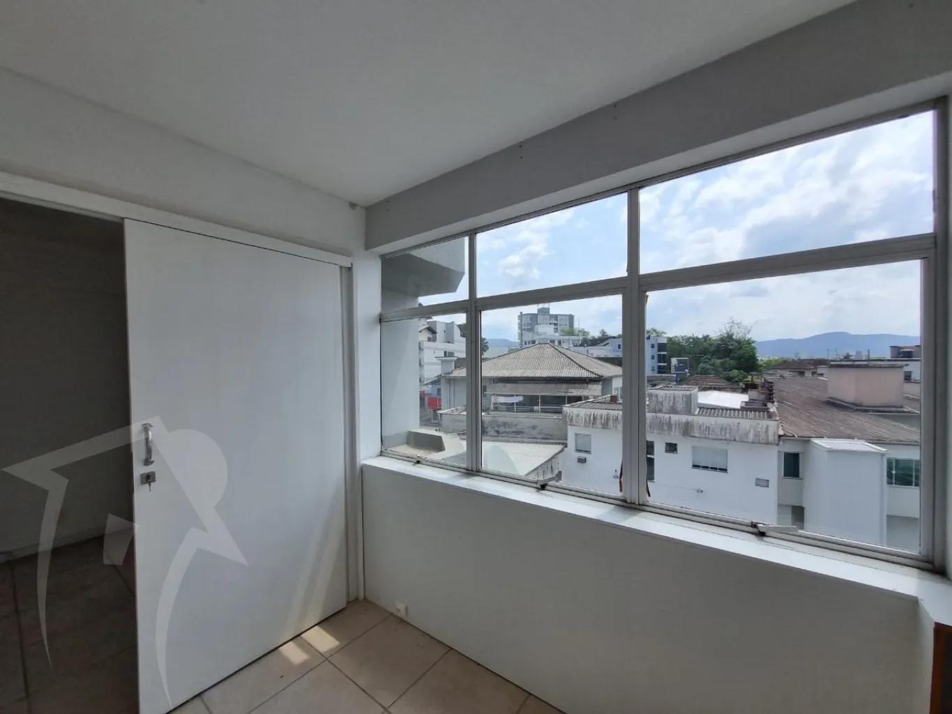 Sala comercial no Centro de Indaial com garagem — foto 4