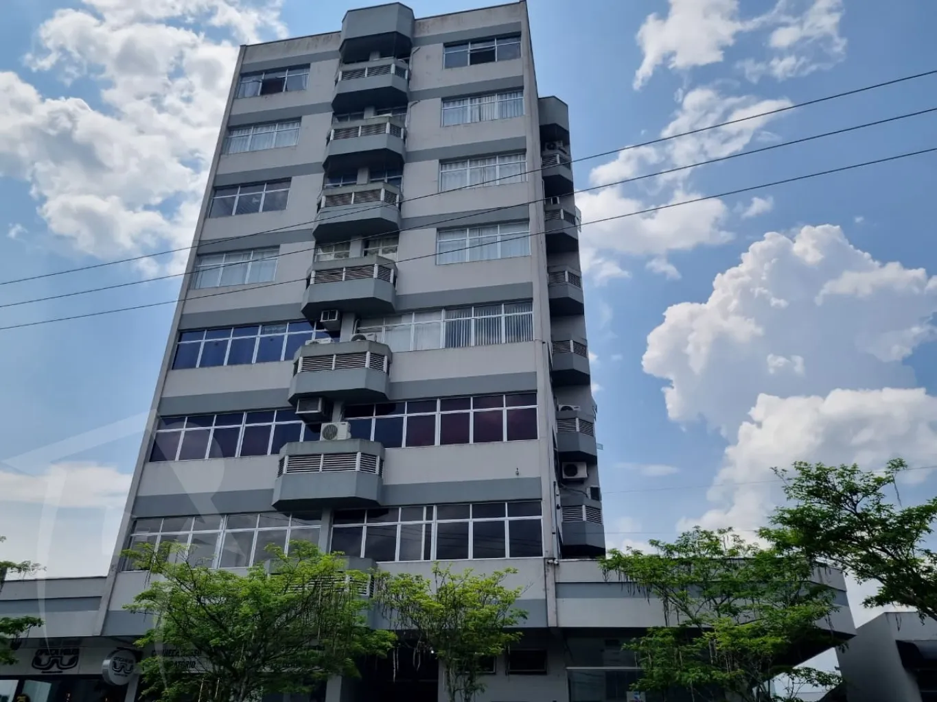 Sala comercial no Centro de Indaial com garagem - foto 1