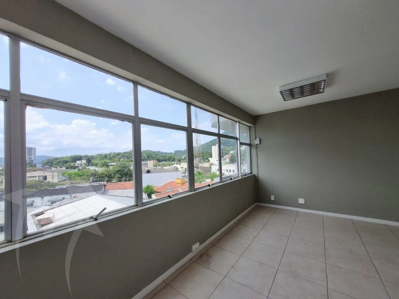 Sala comercial no Centro de Indaial com garagem — foto 5