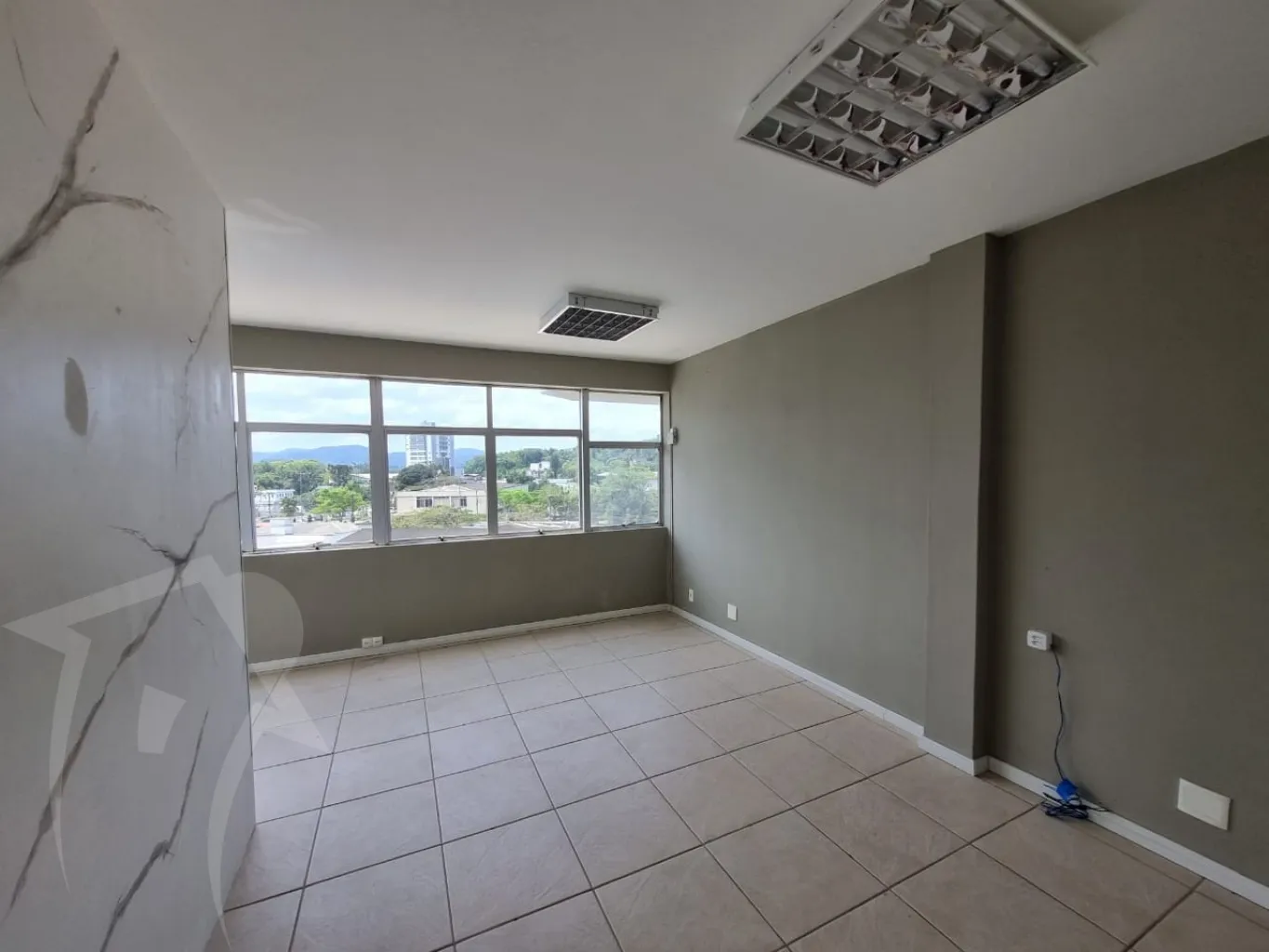 Sala comercial no Centro de Indaial com garagem — foto 3