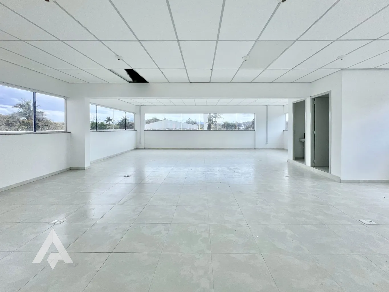 Sala de 200 m para locação por R$ 5.650,00 - Bairro Itoupava Seca - Blumenau/SC - foto 1