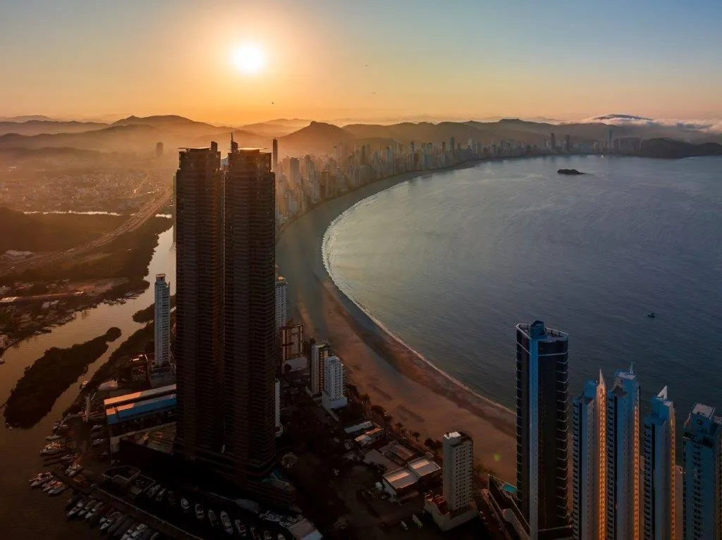 APARTAMENTO ALTO PADRÃO na frente do MAR: — foto 4