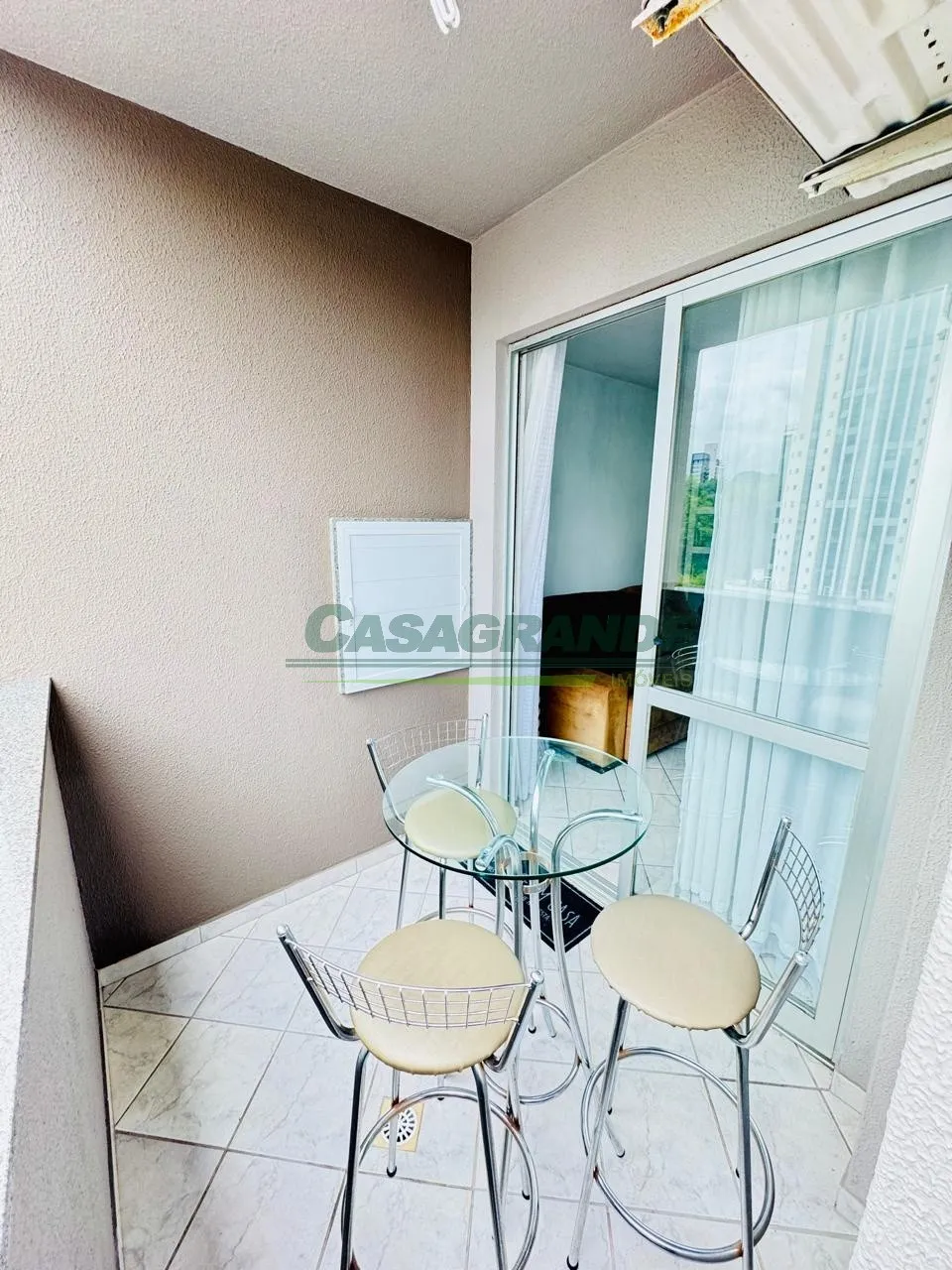 Apartamento mobiliado em localização estratégica no bairro Vila Nova, a poucos metros da rua. Antônio da Veiga, próximo a Vila Germânica e com fácil acesso ao centro, universidades, comércio e serviços essenciais. — foto 5