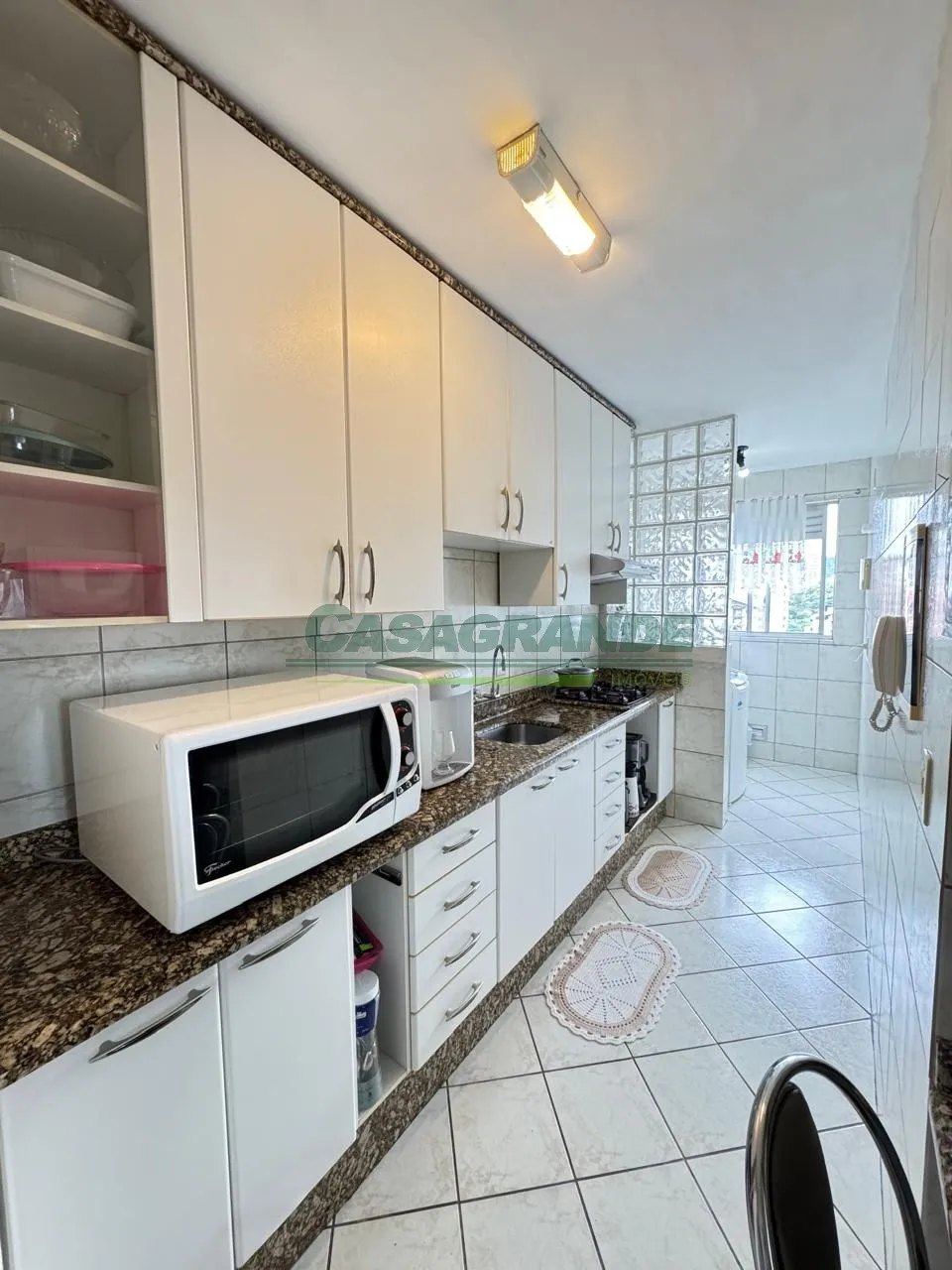 Apartamento mobiliado em localização estratégica no bairro Vila Nova, a poucos metros da rua. Antônio da Veiga, próximo a Vila Germânica e com fácil acesso ao centro, universidades, comércio e serviços essenciais. — foto 6