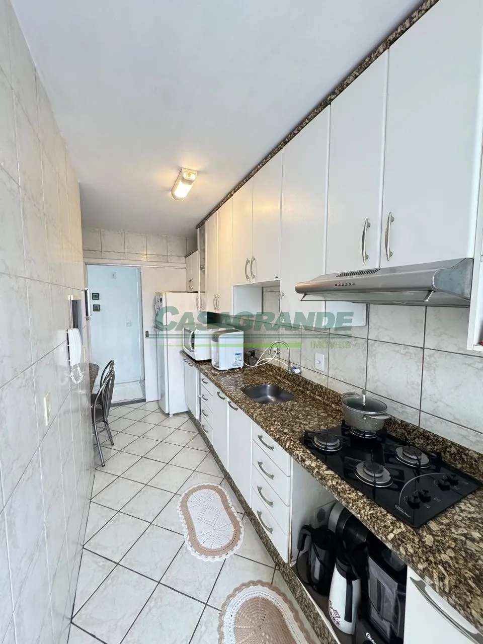 Apartamento mobiliado em localização estratégica no bairro Vila Nova, a poucos metros da rua. Antônio da Veiga, próximo a Vila Germânica e com fácil acesso ao centro, universidades, comércio e serviços essenciais. — foto 7