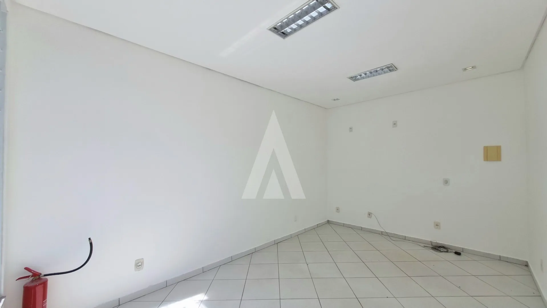 Loja com 1 sala ampla e lavabo coletivo no bairro Centro. — foto 4
