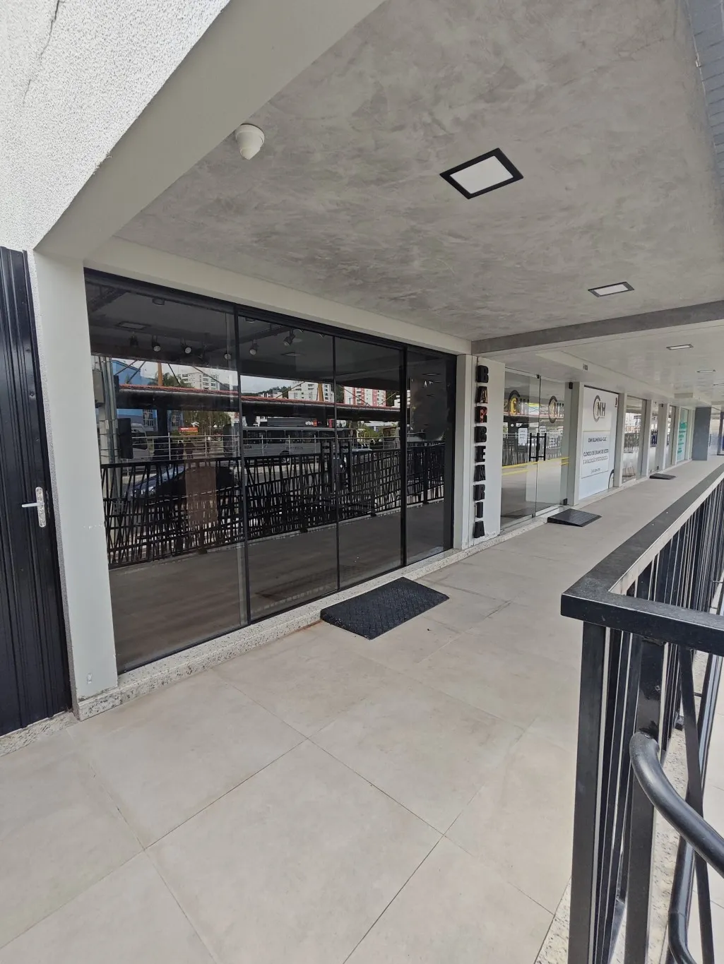 **Sala Comercial Térrea Climatizada e semi mobiliada - 70m | Centro - Blumenau** — foto 2