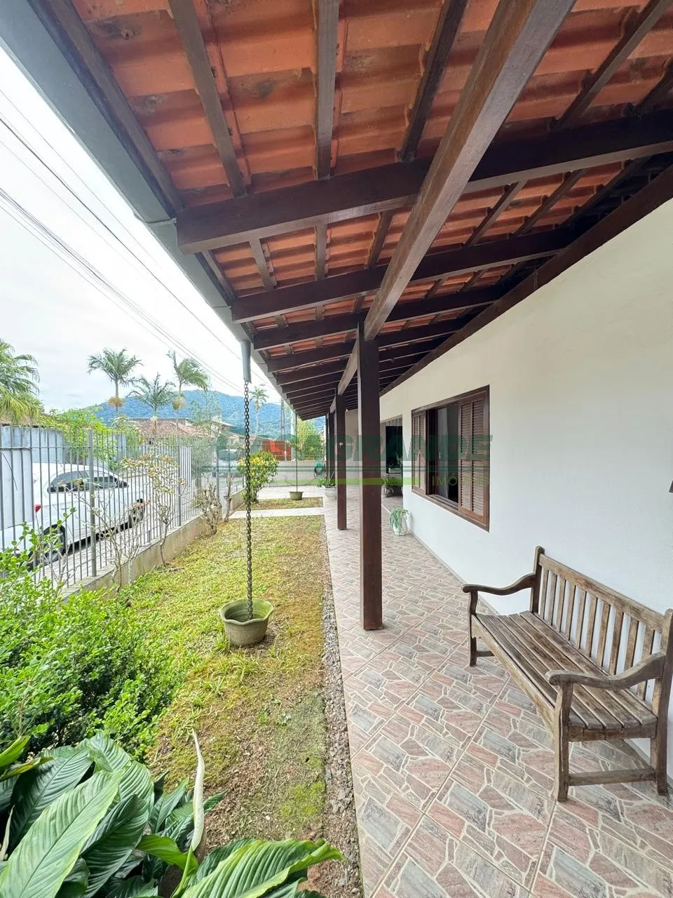Casa No Bairro Garcia com 4 Dormitórios Sendo 1 Suíte e um amplo espaço de Área Externa! — foto 2