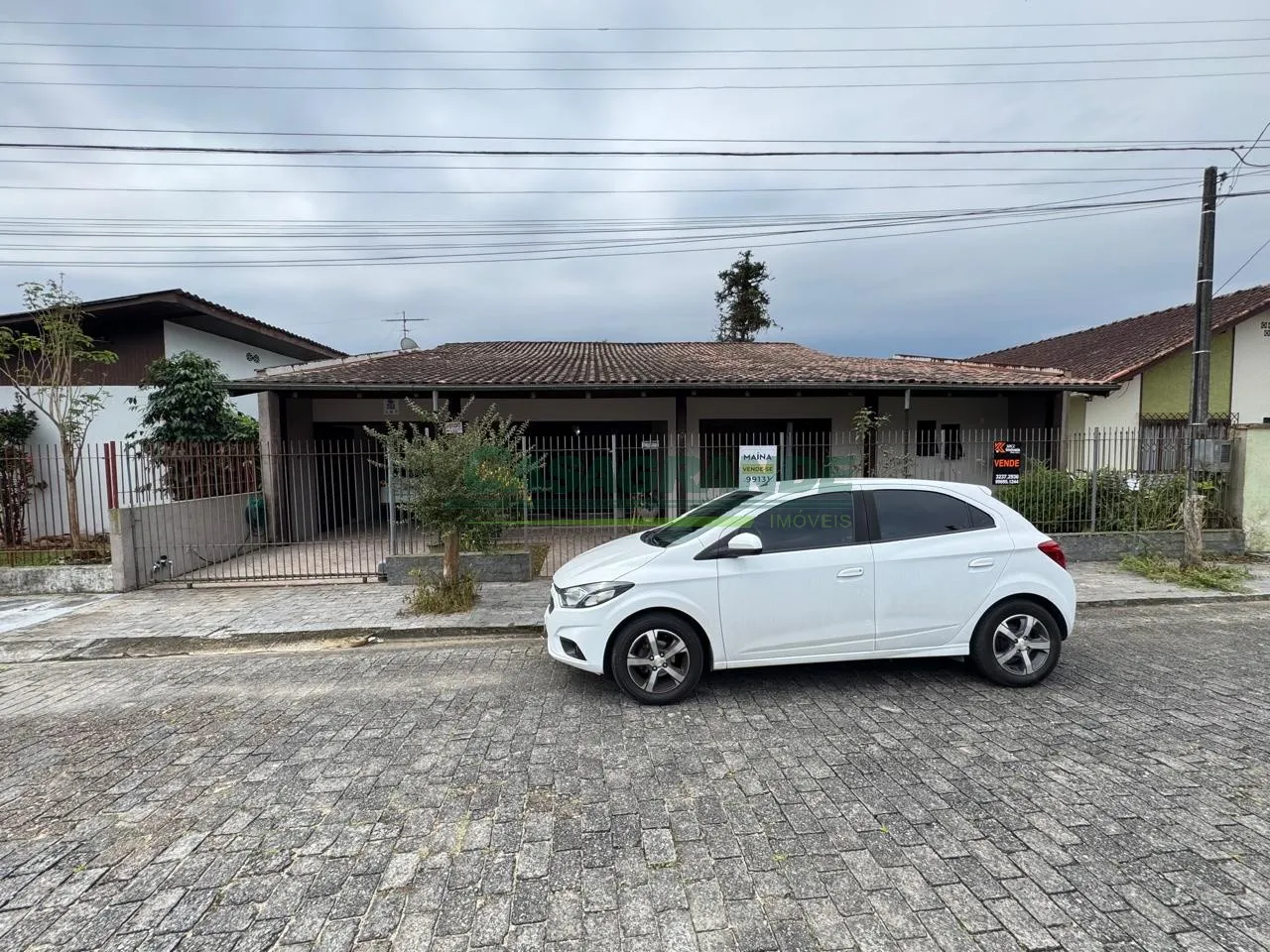 Casa No Bairro Garcia com 4 Dormitórios Sendo 1 Suíte e um amplo espaço de Área Externa! — foto 3