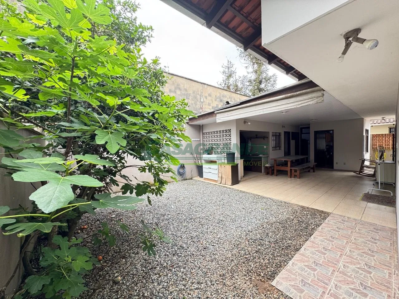 Casa No Bairro Garcia com 4 Dormitórios Sendo 1 Suíte e um amplo espaço de Área Externa! — foto 4