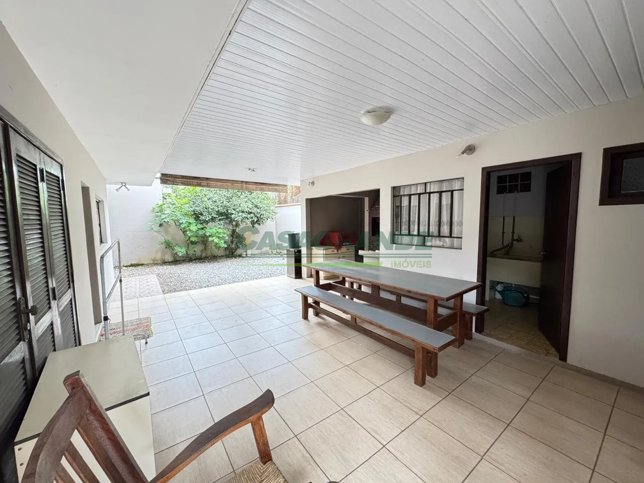 Casa No Bairro Garcia com 4 Dormitórios Sendo 1 Suíte e um amplo espaço de Área Externa! — foto 5