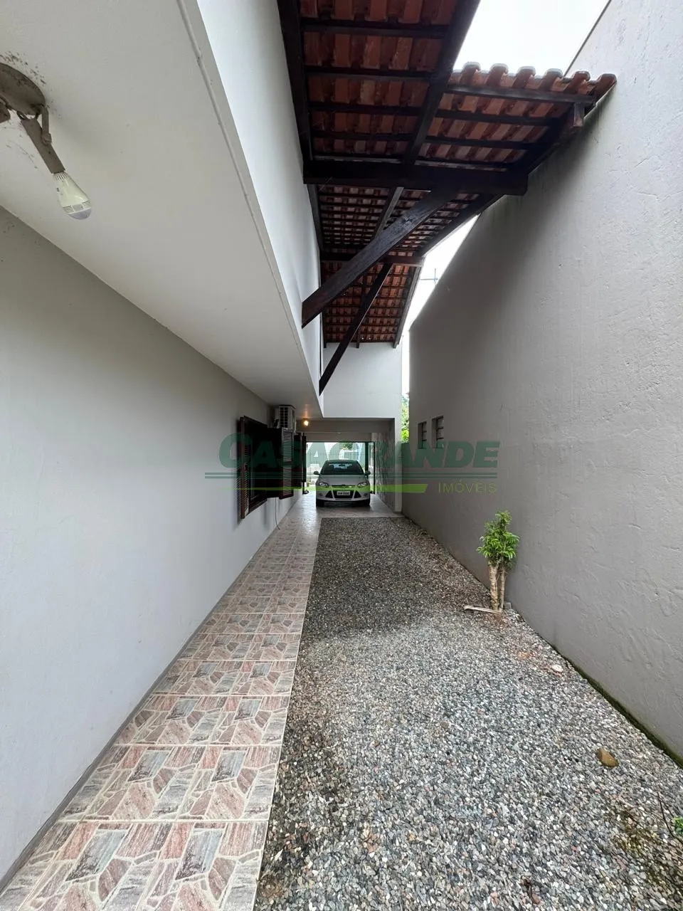 Casa No Bairro Garcia com 4 Dormitórios Sendo 1 Suíte e um amplo espaço de Área Externa! — foto 7